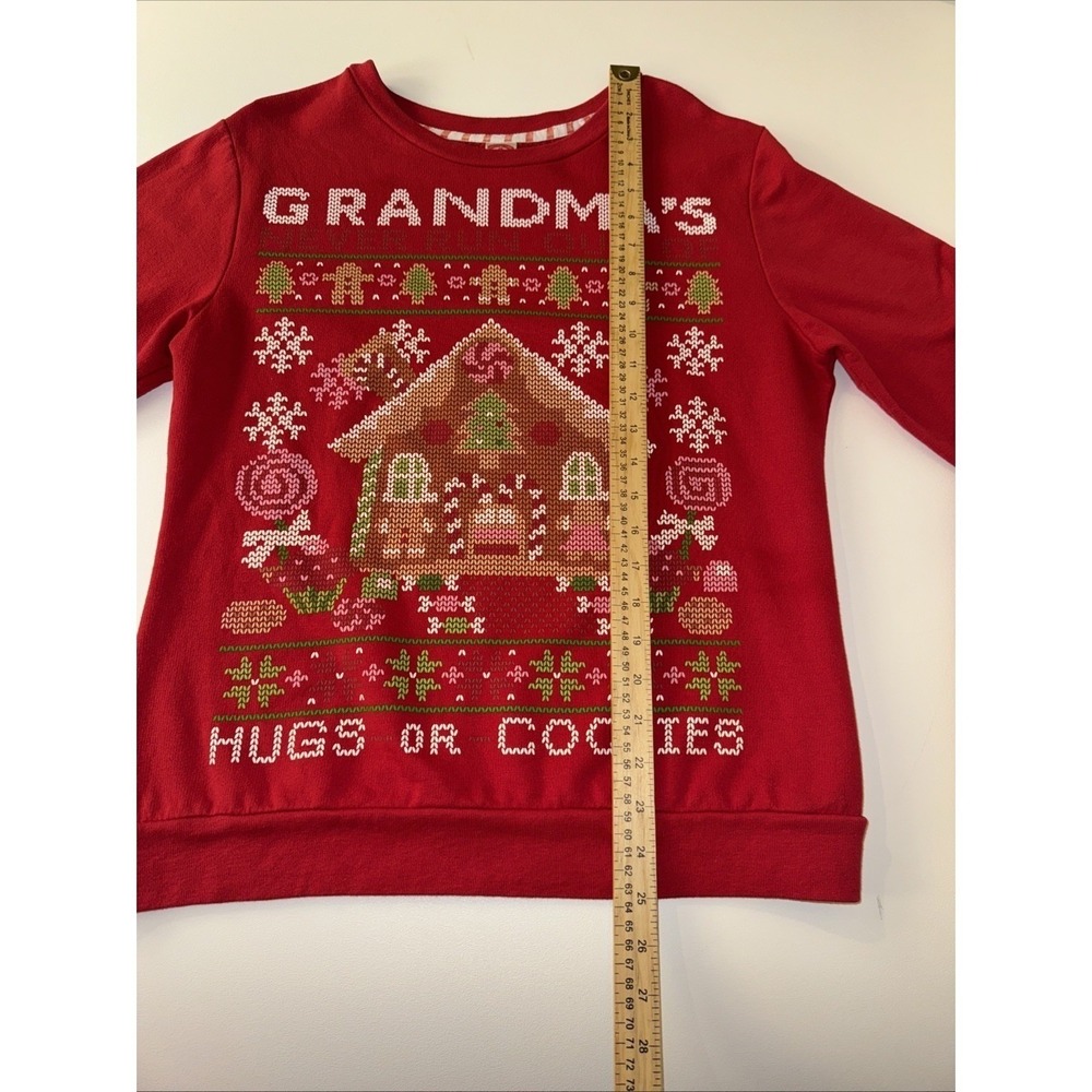 Holiday Time Sweatshirt Women Medium Red Grandma Gingerbread Hugs or Cookies - Picture 7 of 12